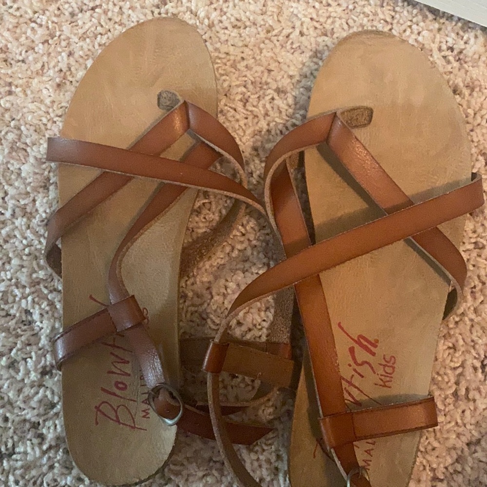 blow fish sandals